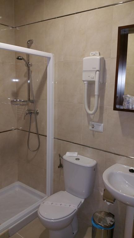 Hotel Leon La Palma Del Condado Room photo